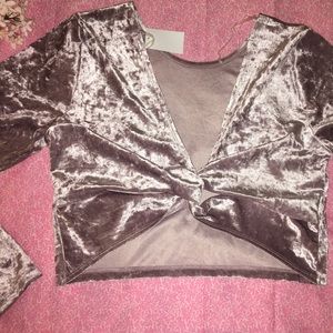 🌷Lovely crushed velvet cropped top